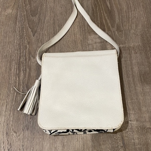 Black and White Purse - Picture 2 of 8